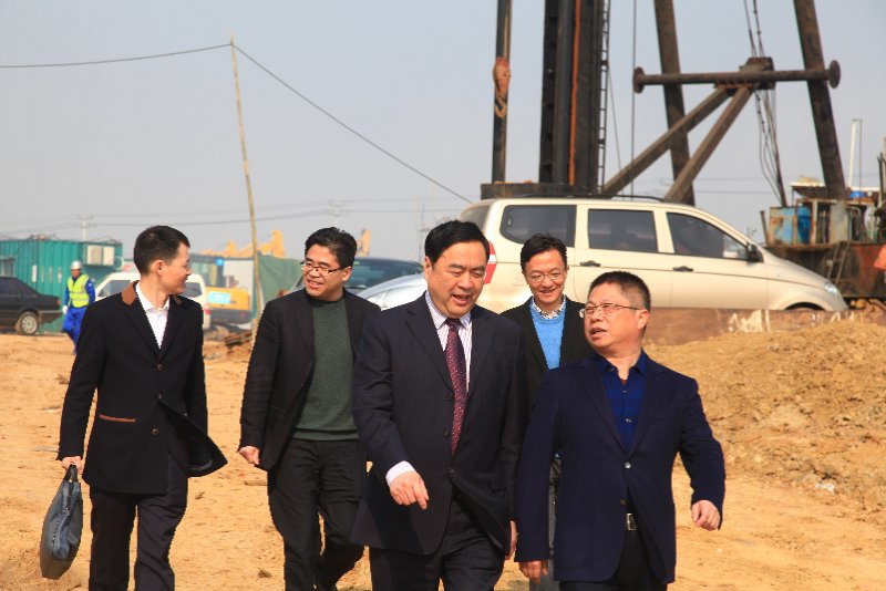 9-趙振元在宗春成、王毅勃、季超、張凱軍等同志的陪同下前往十一科技長鑫項目部視察.jpg